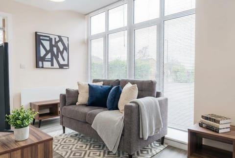 Bright 1 Bed Apartment Manchester - Sleeps 2 Apartment in Salford