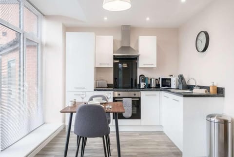 Bright 1 Bed Apartment Manchester - Sleeps 2 Apartment in Salford
