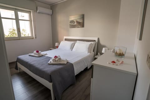Bed, Bedroom, air conditioner, air conditioner