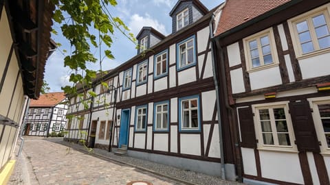 Property building, Street view, Location