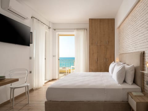 Photo of the whole room, Bedroom, Sea view