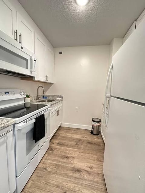 Kitchen or kitchenette, pet friendly, stove