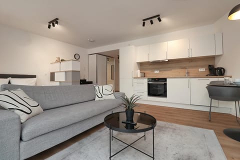 TV and multimedia, Coffee/tea facilities, Kitchen or kitchenette, Living room, stove