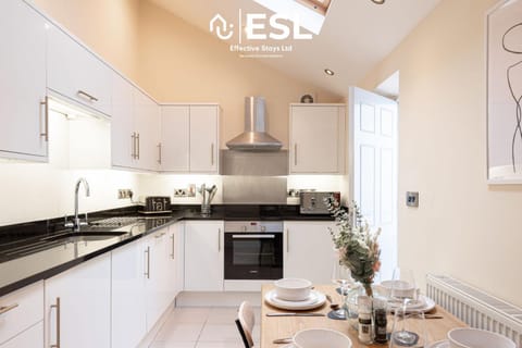 Kitchen or kitchenette, Dining area, dishwasher, minibar, pet friendly, stove, toaster