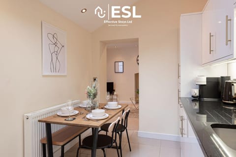 Coffee/tea facilities, Kitchen or kitchenette, Dining area, minibar, pet friendly, stove, toaster