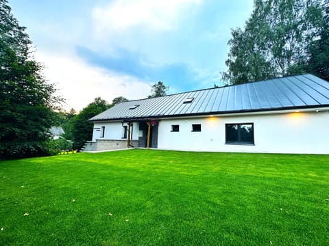 Property building, Spring, Day, Natural landscape, Garden, Garden view