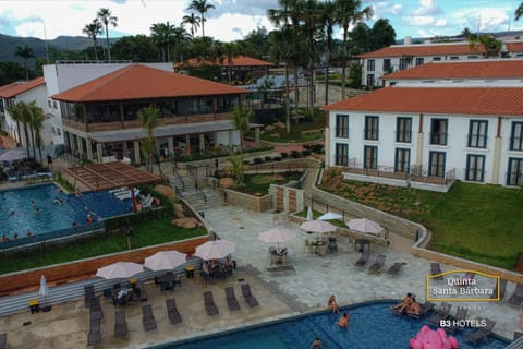 Property building, Garden, Swimming pool, sunbed