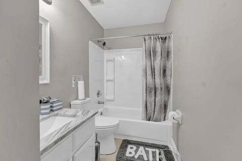 Glamorous 3BR 2BA house w/ large fenced backyard House in Bartlett