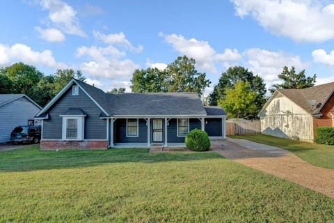 Glamorous 3BR 2BA house w/ large fenced backyard House in Bartlett