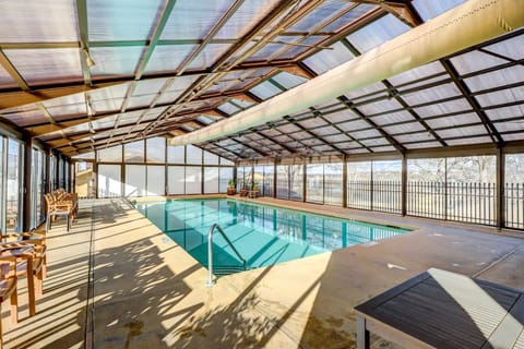 Beautiful Branson Condo with Golf and Pool Access! Apartment in Branson