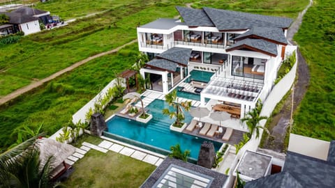 Property building, Bird's eye view, View (from property/room), Pool view, Swimming pool, Parking, internet, sunbed