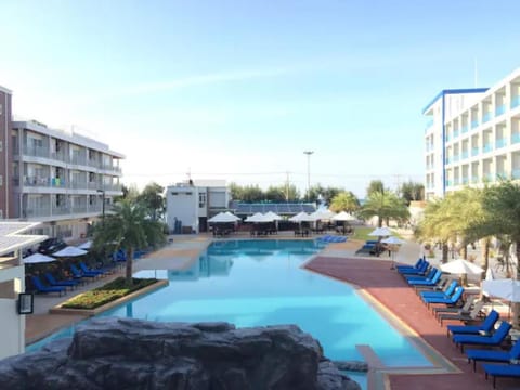 Day, Pool view, sunbed