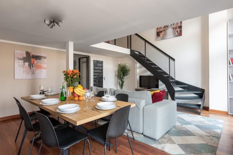 TV and multimedia, Living room, Seating area, Dining area
