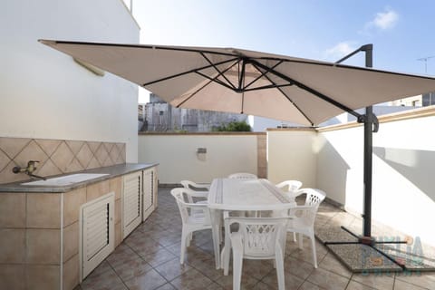 Patio, Day, View (from property/room), Balcony/Terrace, Kitchen or kitchenette, Living room, Seating area, Dining area