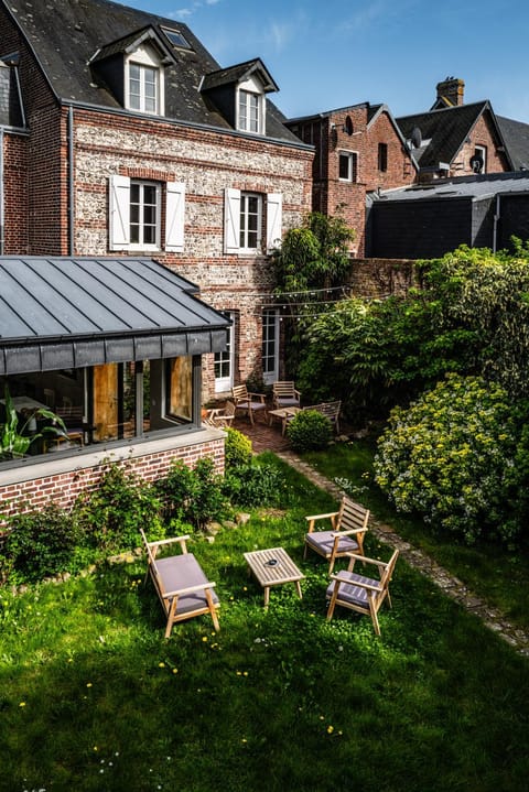 Property building, Garden