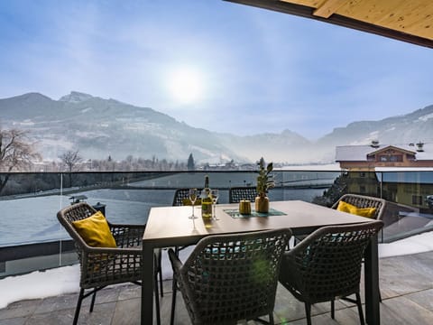 View (from property/room), Balcony/Terrace, Mountain view