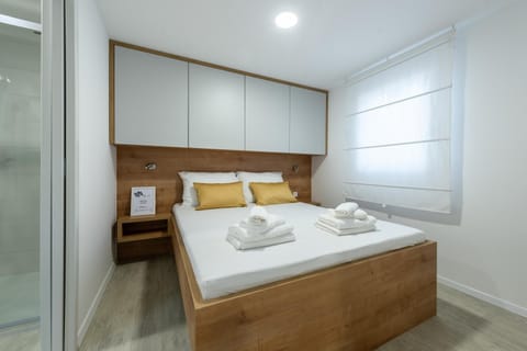 Bed, Photo of the whole room, Bedroom, towels, wardrobe