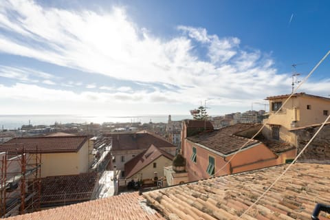 City view, Sea view