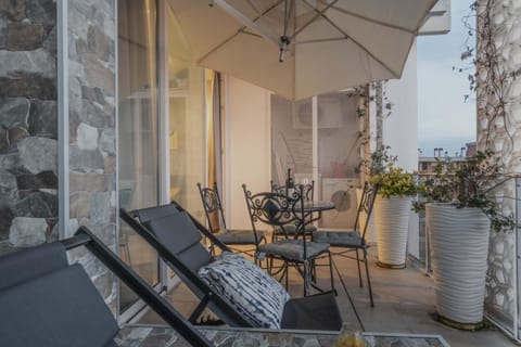 Patio, Day, View (from property/room), Balcony/Terrace, Living room, Seating area, Dining area
