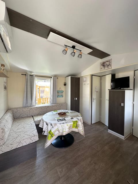 Au p’tit bonheur Campground/
RV Resort in La Roque-d'Anthéron