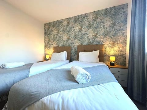 Rosebank Court by Blue Skies Stays Apartment in England