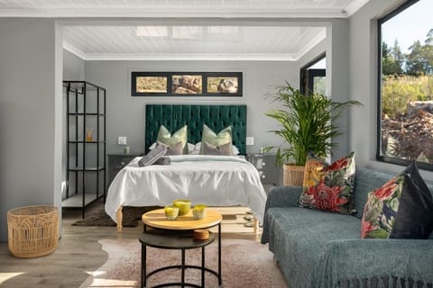 Bed, Living room, Photo of the whole room, Bedroom, Mountain view
