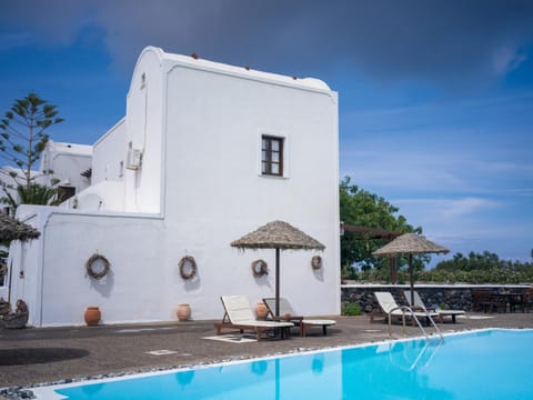 Property building, Pool view, Swimming pool, sunbed