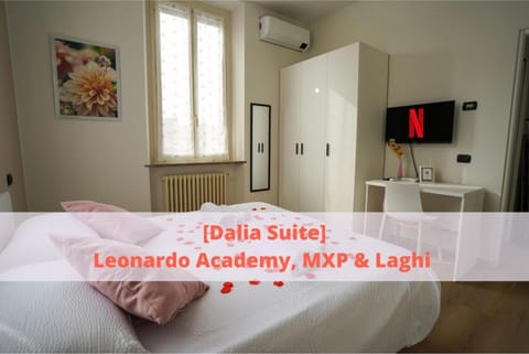 TV and multimedia, Photo of the whole room, Bedroom