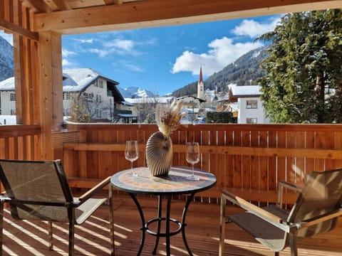 View (from property/room), Balcony/Terrace, Mountain view