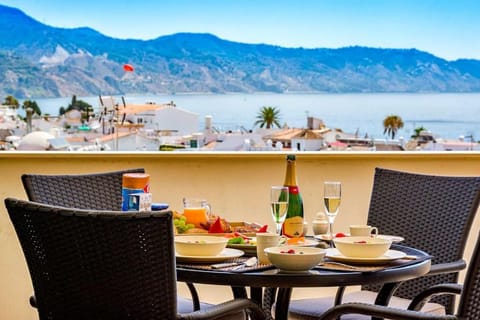 Natural landscape, View (from property/room), Balcony/Terrace, Dining area, Mountain view, Sea view, Breakfast