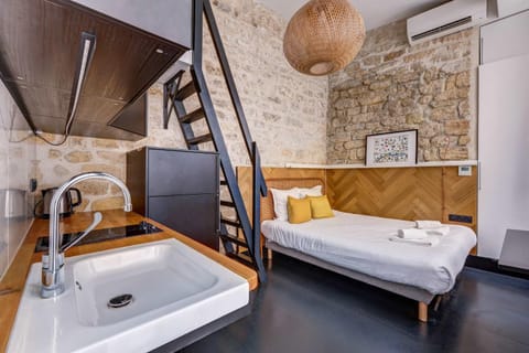 Stylish and sunny 7BD with garden for 17 guests! Apartment in Paris