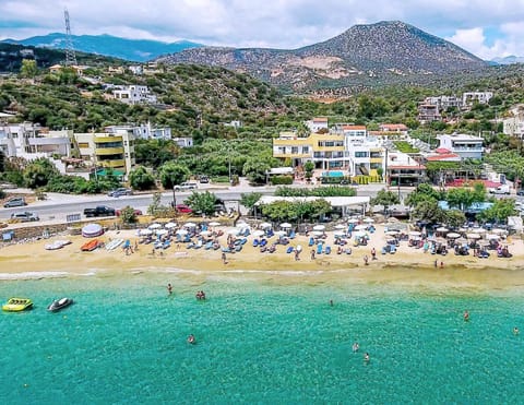 Property building, Day, Natural landscape, Bird's eye view, Beach, Mountain view, Sea view, Location