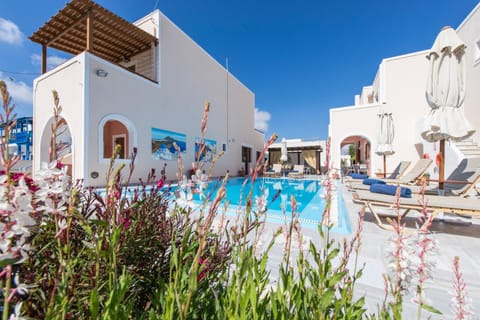 Property building, Facade/entrance, Balcony/Terrace, Pool view