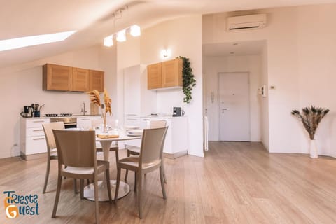 Kitchen or kitchenette, Dining area, pet friendly, stove