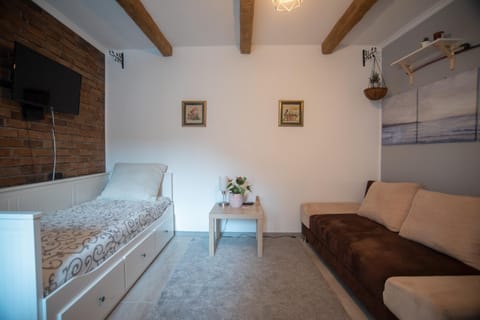 Bed, TV and multimedia, Living room, Photo of the whole room, Seating area