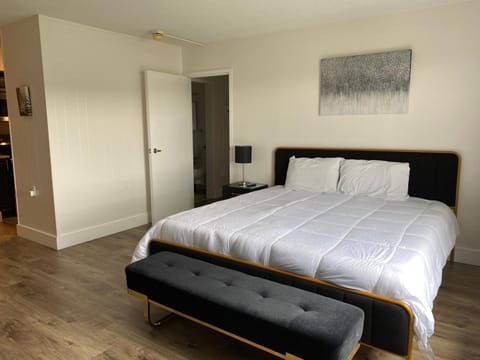 Bed, Living room, Bedroom
