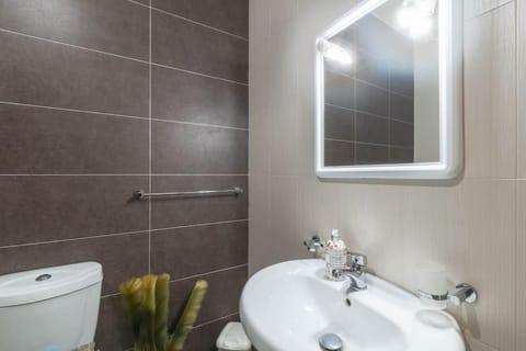 Modern apt. Close to the Square Apartment in Saint Paul's Bay