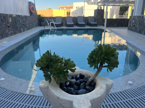Property building, Swimming pool, Inner courtyard view, sunbed