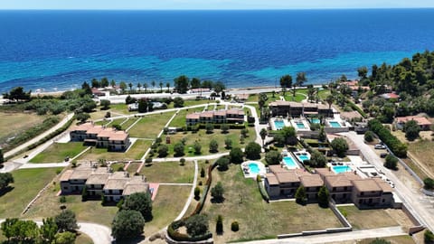 Property building, Swimming pool, Location