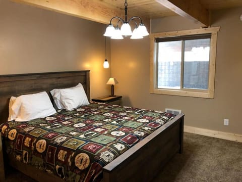 Yellowstone Park, Hot Tub House in Island Park