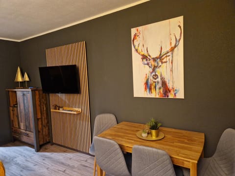 TV and multimedia, Living room, Seating area, Dining area