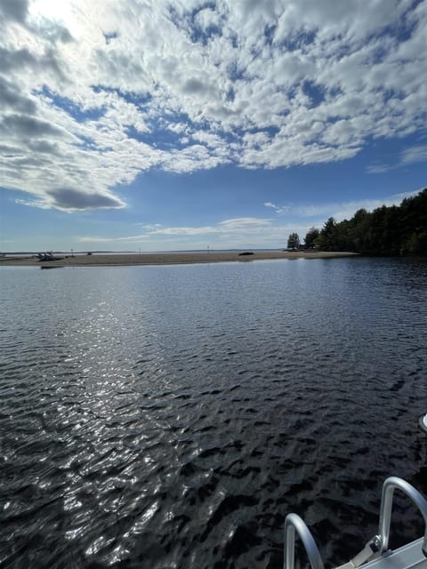 CAMP SANDBAR LIMIT 12 home House in Naples