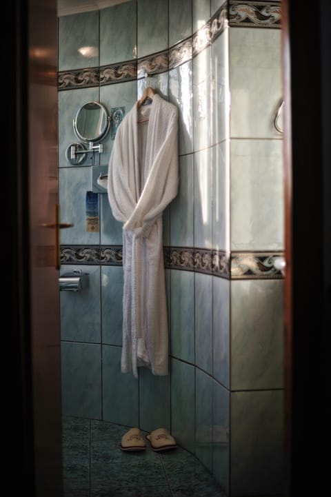 Bathroom, Decorative detail, Sea view