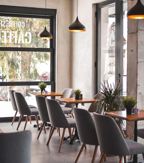 Restaurant/places to eat, Lounge or bar, Dinner, Drinks, Drinks