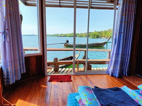 Day, Activities, River view, Sea view