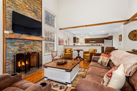 Cherry Tree Lodge House in Black Mountain