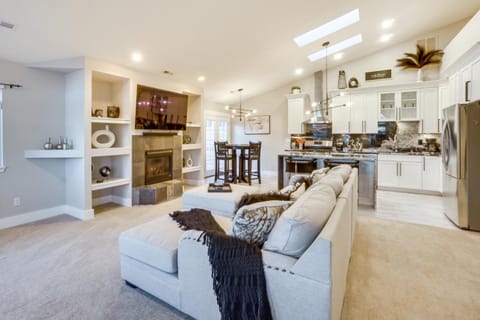 Near Red Rocks Golden Getaway with Deck! House in Lakewood