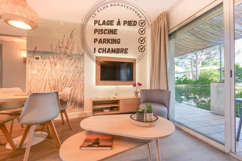 Patio, Living room