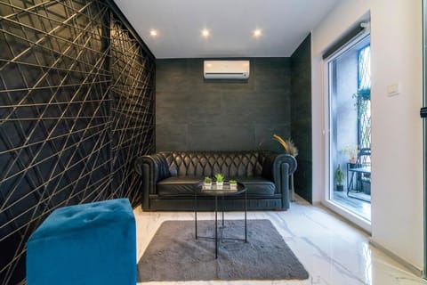 Living room, Seating area, air conditioner