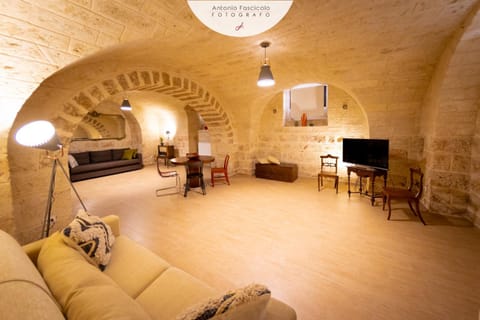 TV and multimedia, Living room, Seating area, Evening entertainment